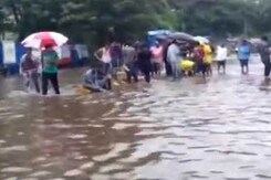 Local Residents Help BMC Staff in Waterlogged Mumbai Local Residents Help BMC Staff in Waterlogged Mumbai