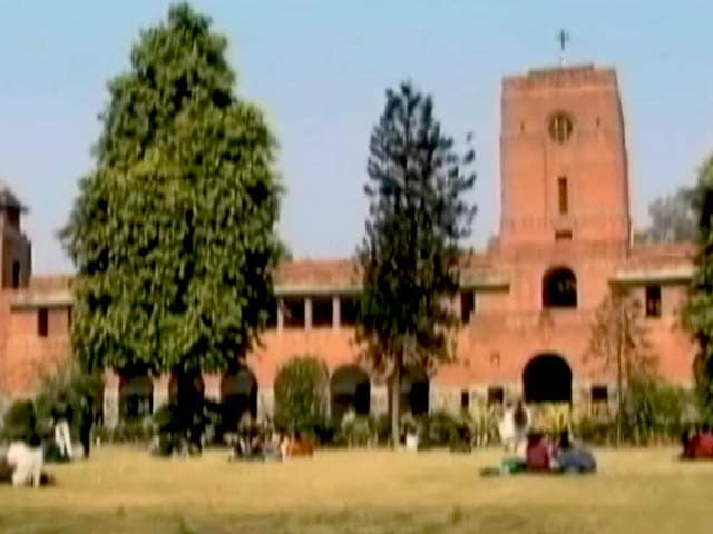 Videos : सेंट स्टीफंस कॉलेज के प्रोफेसर पर छात्रा ने लगाया यौन उत्पीड़न का आरोप