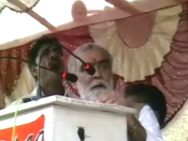 बीजेपी सांसद की बदज़ुबानी- सोनिया को बताया 'पूतना', राहुल को 'तोता'