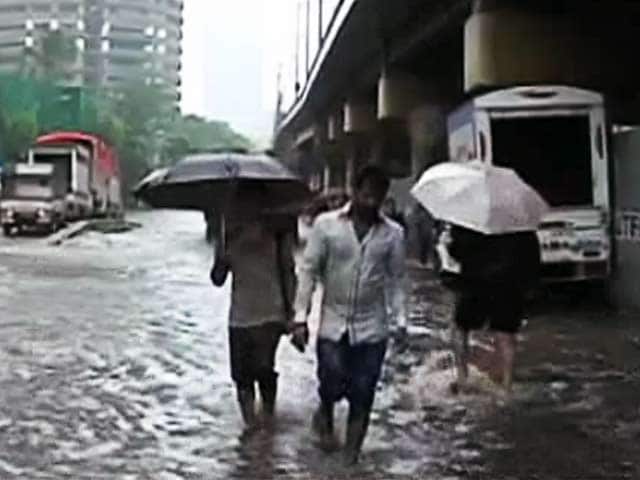 Videos : इंडिया 9 बजे : बारिश से बेहाल मुंबई