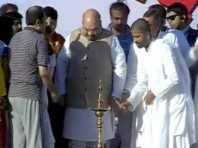 पटना में योग दिवस कार्यक्रम में शामिल हुए अमित शाह