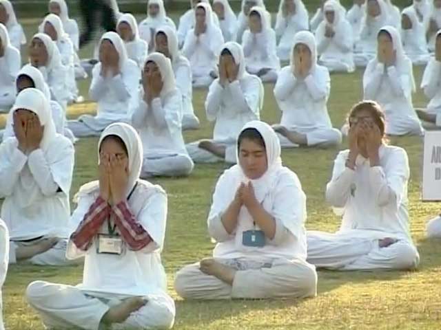 श्रीनगर में स्कूली बच्चों ने कहा, योग करके हमें बहुत अच्छा लगा