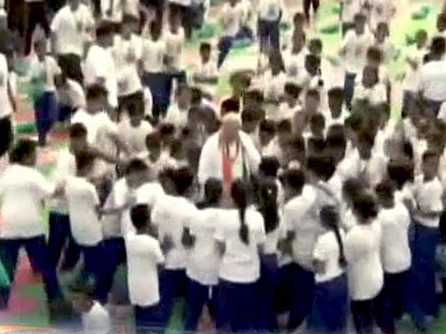 Video : पीएम मोदी ने बच्चों से पूछा, कौन-कौन से योग आसन अच्छे लगते हैं