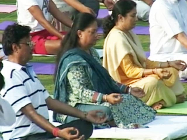 Video : Chief Minister Vasundhara Raje Among 30,000 People Who Perform Yoga in Rajasthan