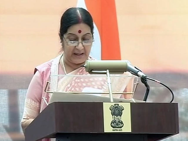 न्यूयॉर्क के टाइम्स स्कैवर पर योग में विदेश मंत्री सुषमा स्वराज ने की शिरकत