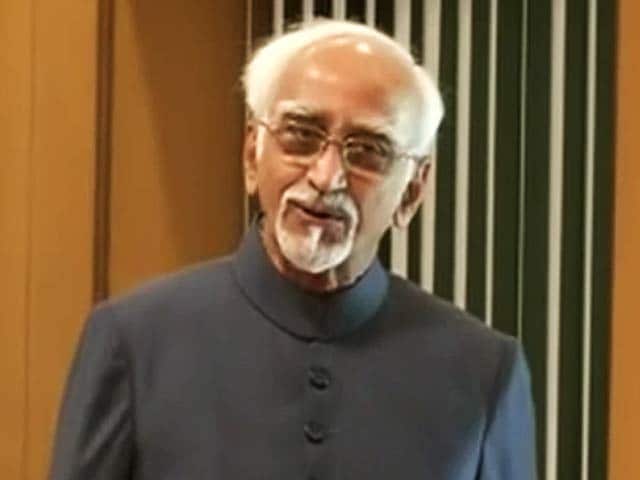 Video: उपराष्ट्रपति अंसारी के योग कार्यक्रम में शामिल नहीं होने के बवाल पर सवाल