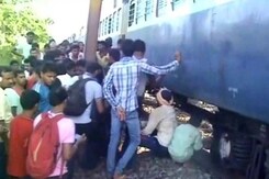 Palamu Express Derails as Suspected Maoists Blow up Track in Jharkhand Palamu Express Derails as Suspected Maoists Blow up Track in Jharkhand