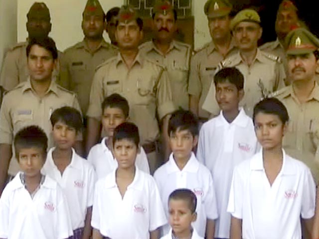 सैकड़ों परिवारों के मुख पर मुस्कान बिखेरती गाजियाबाद पुलिस की ‘ऑपरेशन स्माइल’