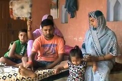 यूपी के इस गरीब को कैंसर से जंग में चाहिए आर्थिक मदद यूपी के इस गरीब को कैंसर से जंग में चाहिए आर्थिक मदद