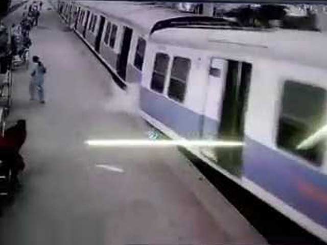 Watch CCTV Footage of Churchgate Accident in Which Train Crashed into Platform
