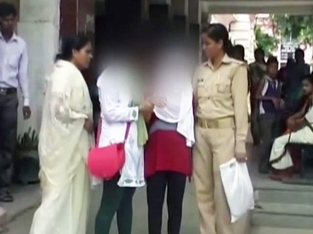 यूपी के बदायूं में नाबालिग के साथ बलात्कार