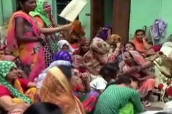 व्यापमं घोटाले से जुड़े लोगों की मौत पर उठी सीबीआई जांच की मांग व्यापमं घोटाले से जुड़े लोगों की मौत पर उठी सीबीआई जांच की मांग