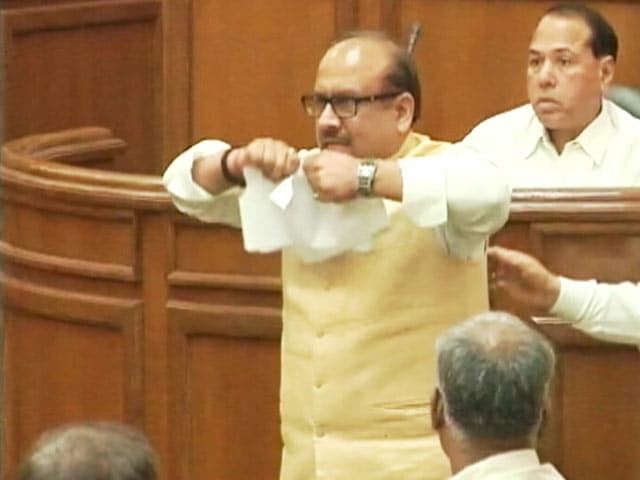 Video : BJP Lawmakers Tear VAT Bill, Break Mic in Delhi Assembly