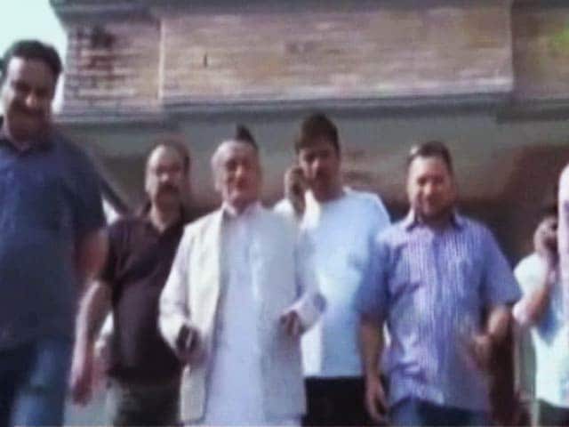 Videos : उत्तराखंड : सांसद के भी और पूर्व CM के लाभ भी ले रहे ये नेता