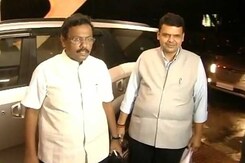 सीएम फडणवीस के सहयोगी के लिए 1 घंटा रुकी रही एयर इंडिया की फ्लाइट सीएम फडणवीस के सहयोगी के लिए 1 घंटा रुकी रही एयर इंडिया की फ्लाइट