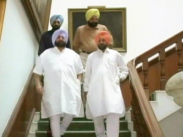 Video : Amarinder Singh's Mass Contact Programme Needles Punjab Congress