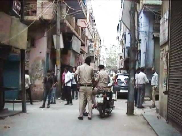 दिल्ली : मोबाइल शोरूम में सेल्सगर्ल से बदसलूकी, विरोध करने पर किया तोड़फोड़