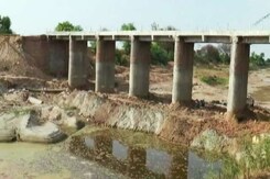 हरियाणा में गांव वालों ने बिना सरकारी मदद के बनाया एक करोड़ रुपये का पुल हरियाणा में गांव वालों ने बिना सरकारी मदद के बनाया एक करोड़ रुपये का पुल