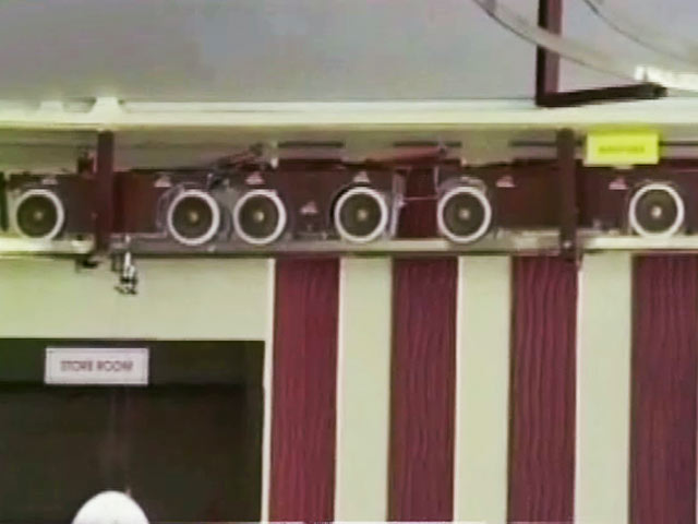 वडोदरा के रेस्टोरेंट में टॉय ट्रेन के जरिये पिज्जा सर्विंग