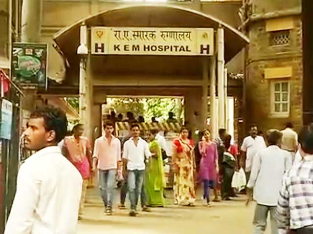 Over 4,000 Doctors Begin Indefinite Strike in Maharashtra