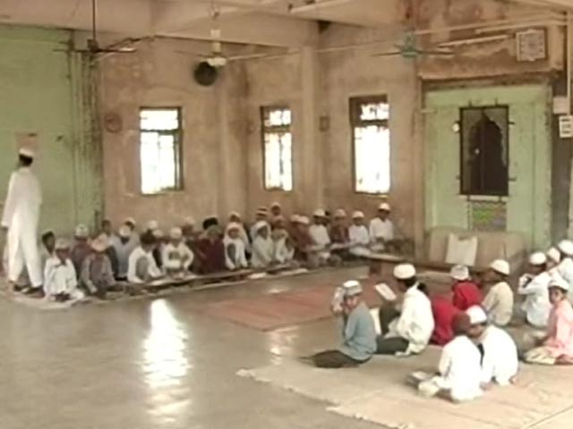 विज्ञान-गणित नहीं पढ़ाने वाले मदरसे नहीं माने जाएंगे स्कूल : महाराष्ट्र सरकार