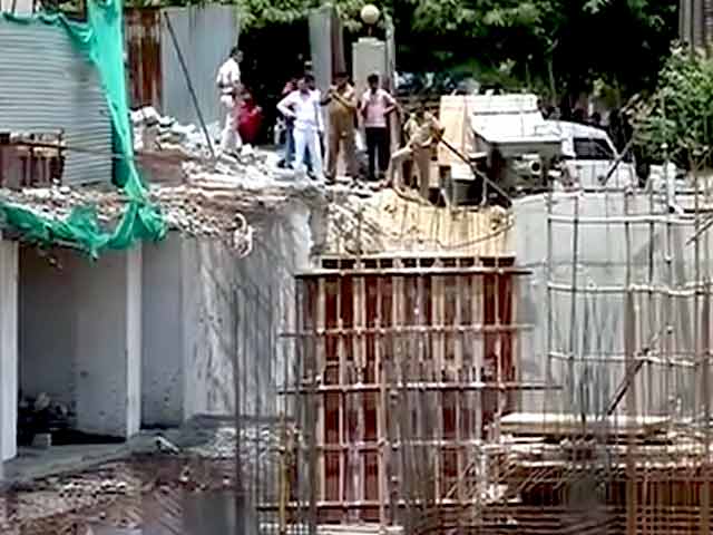 दिल्ली : निर्माणाधीन इमारत का बेसमेंट ढहा, तीन मजदूरों की मौत