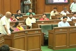 'मौजूदा वेतन भत्तों में नहीं चल रहा दिल्ली के विधायकों का काम' 'मौजूदा वेतन भत्तों में नहीं चल रहा दिल्ली के विधायकों का काम'