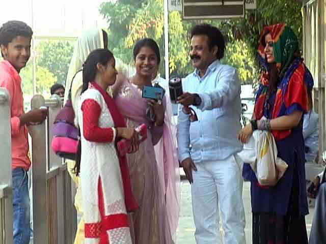 <i>Chhupa Rustam</i>: Jokes on the Rocks!