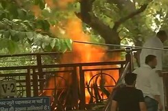 पत्रकार अक्षय सिंह का दिल्ली में हुआ अंतिम संस्कार, परिवार ने की CBI जांच की मांग पत्रकार अक्षय सिंह का दिल्ली में हुआ अंतिम संस्कार, परिवार ने की CBI जांच की मांग