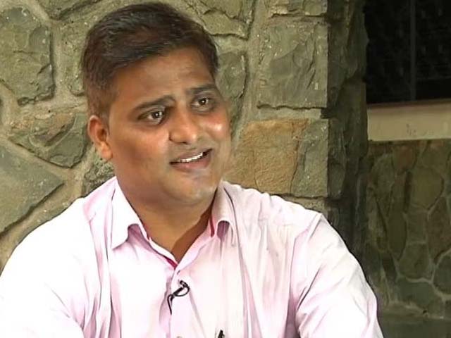 He Has Four Degrees, But Works as a Garbage Collector in Mumbai