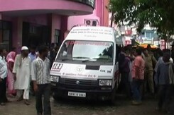 बाराबंकी के थाने में पुलिसवालों ने महिला को जिंदा जलाया बाराबंकी के थाने में पुलिसवालों ने महिला को जिंदा जलाया