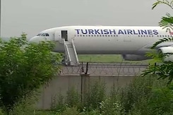 After Bomb 'Threat' on Mirror, Turkish Airlines Passengers to be Questioned After Bomb 'Threat' on Mirror, Turkish Airlines Passengers to be Questioned