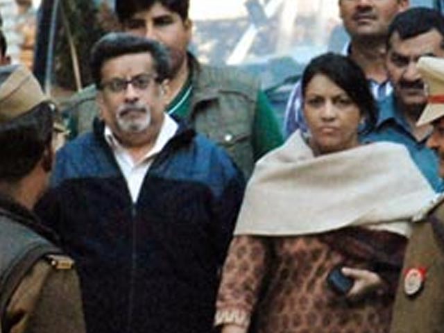 जेल में वीआईपी के सामने जानवरों की तरह परेड करायी जाती थी : डायरी में राजेश तलवार जेल में वीआईपी के सामने जानवरों की तरह परेड करायी जाती थी : डायरी में राजेश तलवार