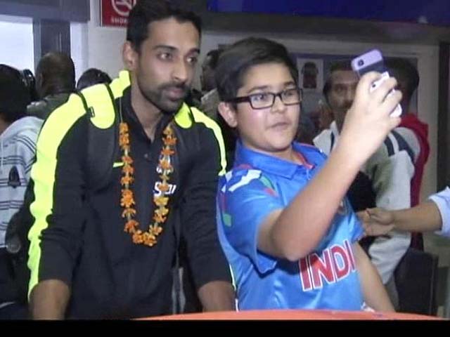 Team India Gets a Huge Reception From Fans in Harare
