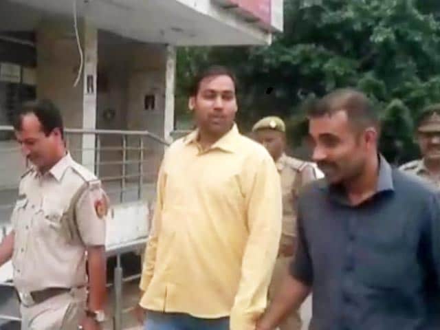 Video : AAP Lawmaker Manoj Kumar Arrested by Delhi Police in Land Grab Case