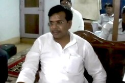 बिहार विधान परिषद चुनाव में किस्मत आज़मा रहे रंजीत डॉन को 'डॉन’ कहलाने पर आपत्ति बिहार विधान परिषद चुनाव में किस्मत आज़मा रहे रंजीत डॉन को 'डॉन’ कहलाने पर आपत्ति