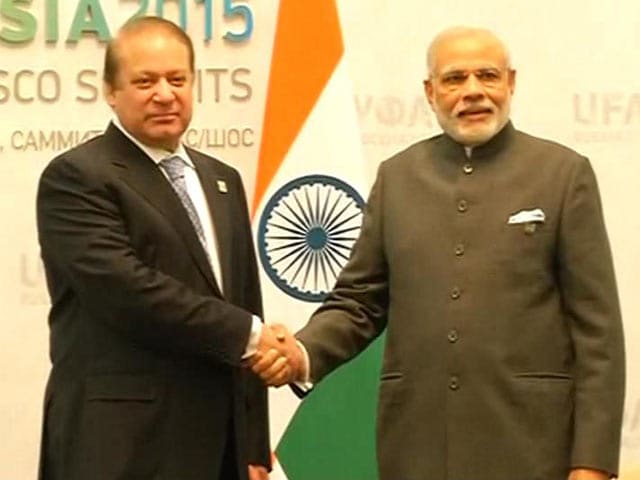 Video : A Warm Handshake, Extended Talks for PM Narendra Modi, Nawaz Sharif