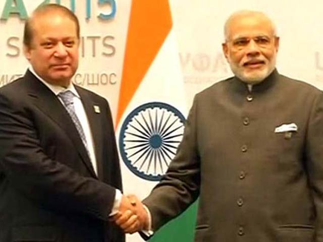 उफा में पीएम नरेंद्र मोदी से मिले पाकिस्तान के पीएम नवाज शरीफ