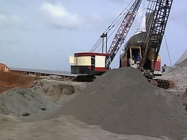 महाराष्‍ट्र : इंसानी ज़िंदगी के लिए भी ख़तरा बने रेत माफ़िया