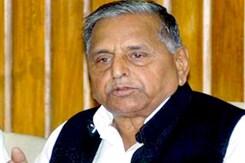 आईपीएस अफसर ने मुलायम पर लगाया धमकी देने का आरोप आईपीएस अफसर ने मुलायम पर लगाया धमकी देने का आरोप