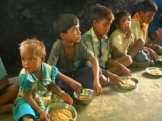 Videos : मध्य प्रदेश के आंगनबाड़ी में बच्चों ने की अंडों की मांग