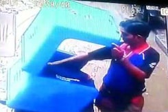 Domino's Pizza Delivery Man Arrested in Delhi for Allegedly Molesting 5-Year-Old Domino's Pizza Delivery Man Arrested in Delhi for Allegedly Molesting 5-Year-Old