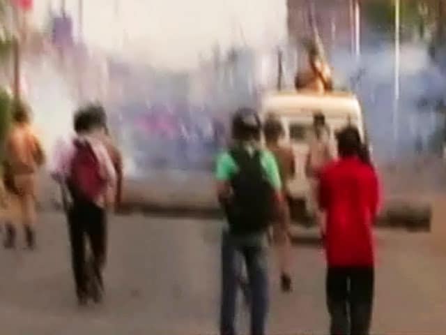 Videos : इम्फाल में पुलिस-प्रदर्शनकारियों में फिर झड़प
