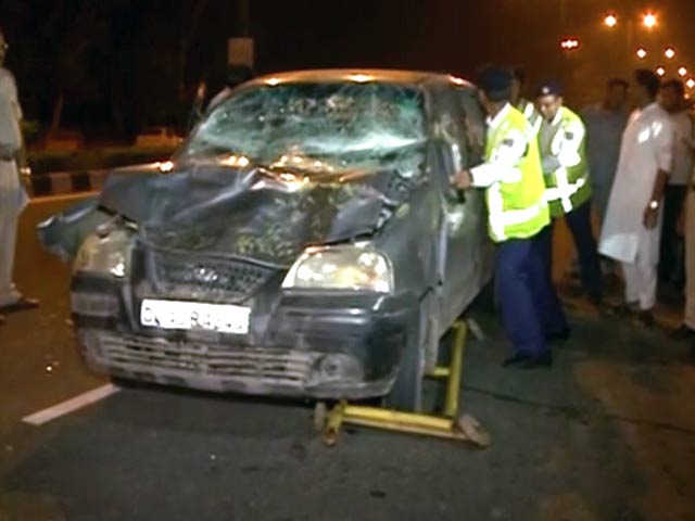 दिल्‍ली : तेज़ रफ़्तार कार ने चेकिंग कर रहे पांच पुलिसवालों को रौंदा