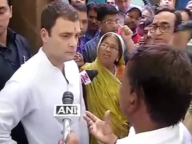 रघुवीर नगर में रेहड़ीवालों से मिले राहुल गांधी, परेशानियों का लिया जायजा