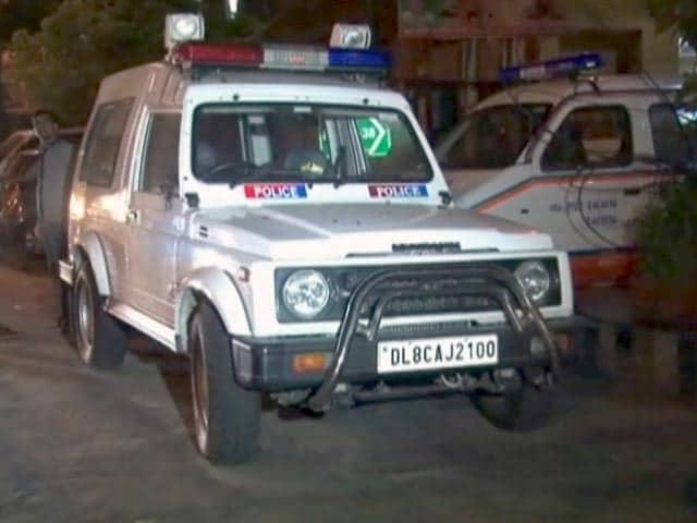 Videos : अमानवीय यूपी पुलिस : कार नहीं रोकने पर मारी गोली, काटना पड़ा हाथ