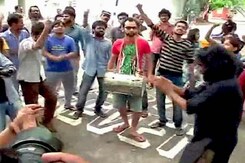 FTII Alumni Back Striking Students, Will Write to PM Modi FTII Alumni Back Striking Students, Will Write to PM Modi