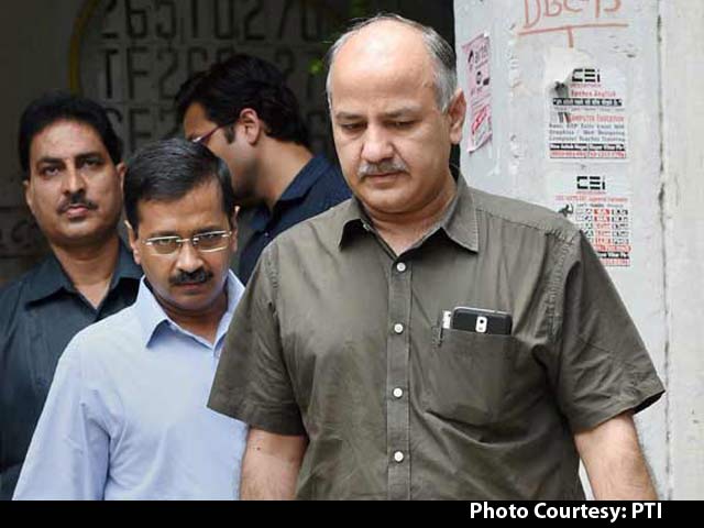 Arvind Kejriwal Meets Family of Girl Stabbed to Death, Says Law and Order Deteriorating in Delhi