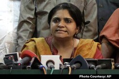 Teesta Setalvad's Lawyers Hit Out at CBI for Calling Her Threat to National Security Teesta Setalvad's Lawyers Hit Out at CBI for Calling Her Threat to National Security