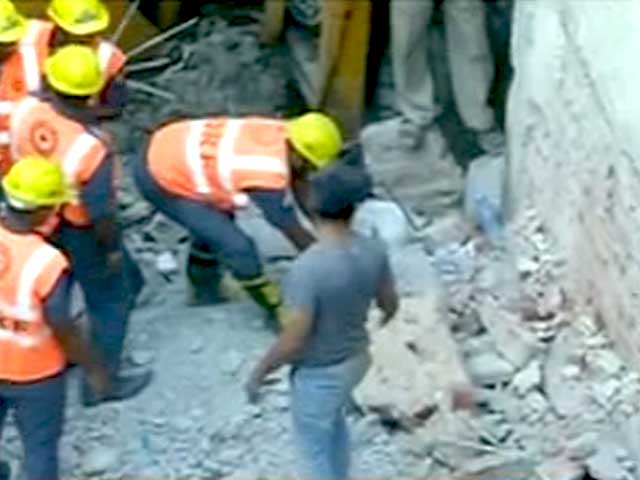 पश्चिमी दिल्‍ली में 4 मंजिला इमारत ढही, हादसे में 5 लोगों की मौत